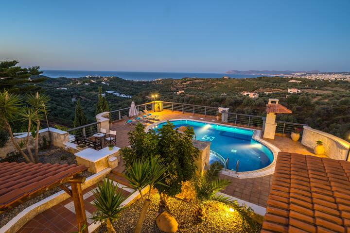 5′ to Beach / 2 Private Pools / 6 Bedrooms / BBQ gallery image 2