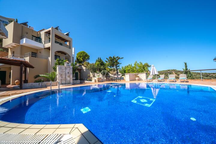 5′ to Beach / 2 Private Pools / 6 Bedrooms / BBQ gallery image 4