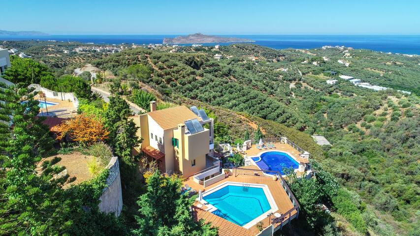 5′ to Beach / 2 Private Pools / 6 Bedrooms / BBQ gallery image 5