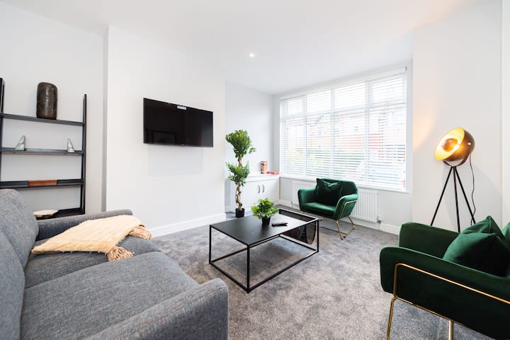 Hassle-free & Handsome | Brand-new 3-bed Home - Bury
