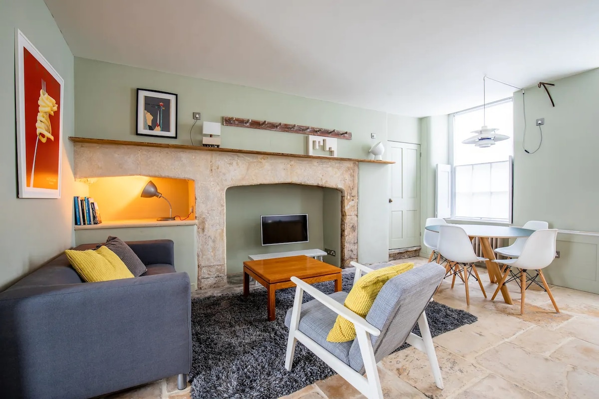 Successful Airbnb property: Walcot Apartment in Charlcombe