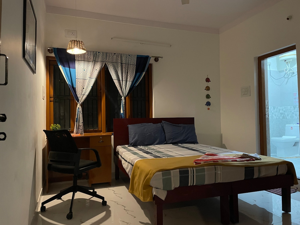 Спалня с прилежаща баня