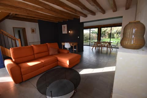 Charming farmhouse with garden a stone's throw from Tours.
