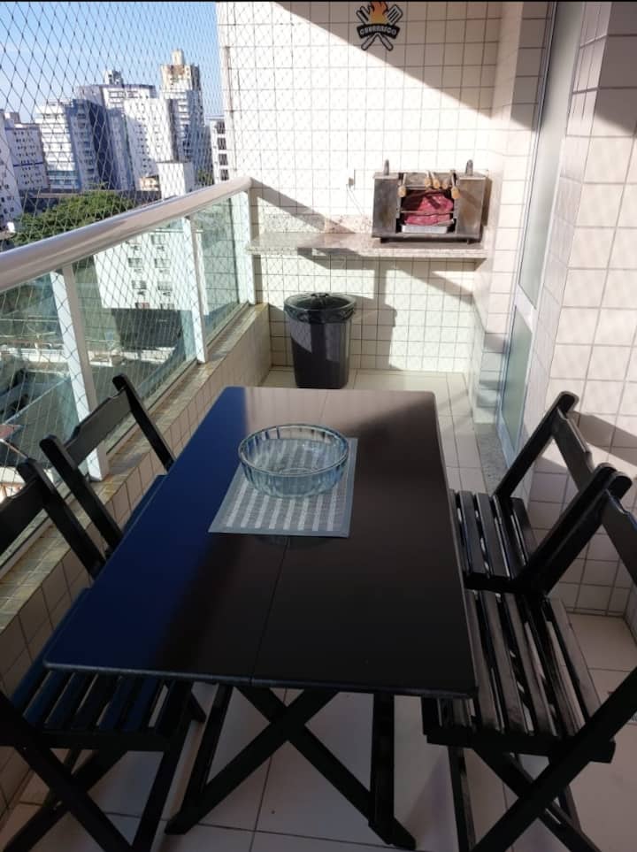 Com Wi-fi,  Próximo A Praia, Varanda E 1 Vaga. - Praia Grande