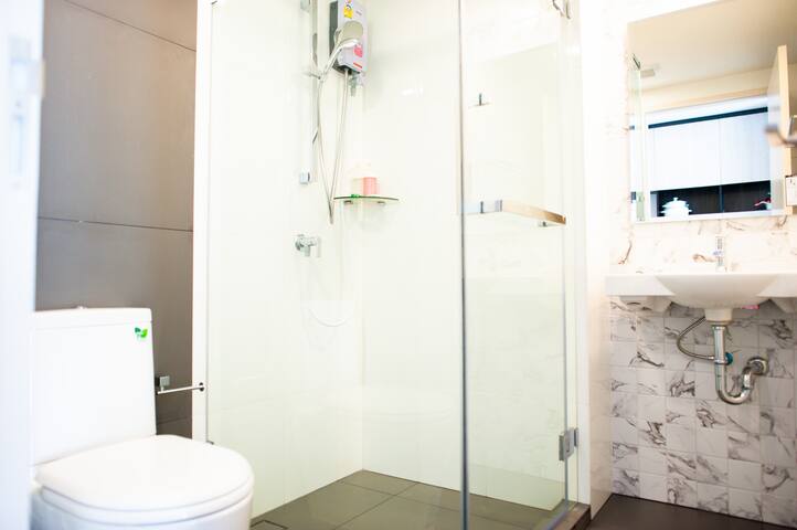 888 GROUP of 16 guests @Chinatown airport 2ways#1 gallery image 5