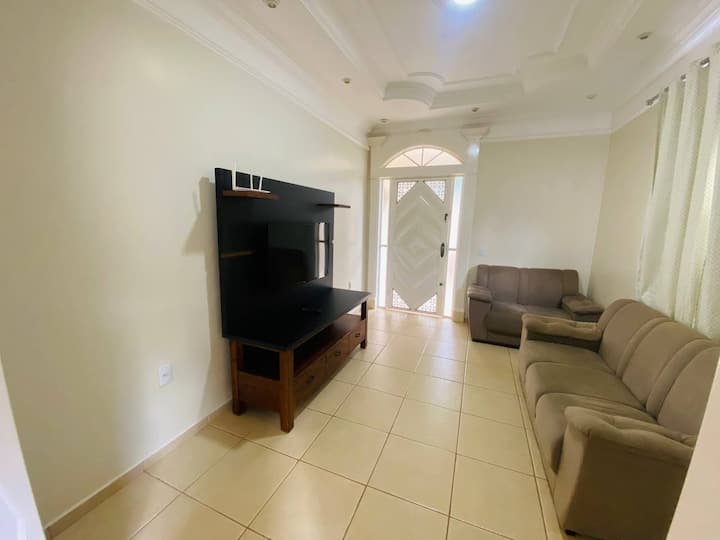 Residência Hortênsias - Casa De 3q Sendo 2 Com Ar. - Goiânia