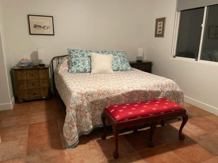 Mwonekano mwingine wa kitanda cha Kifalme.  