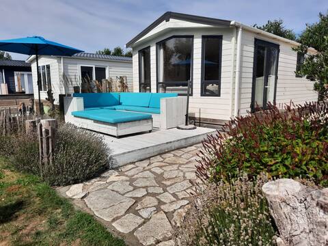 4. Beachhouse, 1km from Sea, Camping