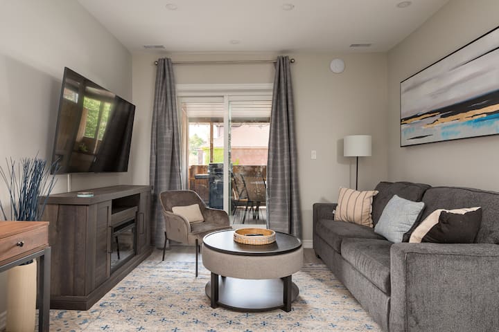 Casa Hotels | Modern Suite w/ Patio, BBQ Grill