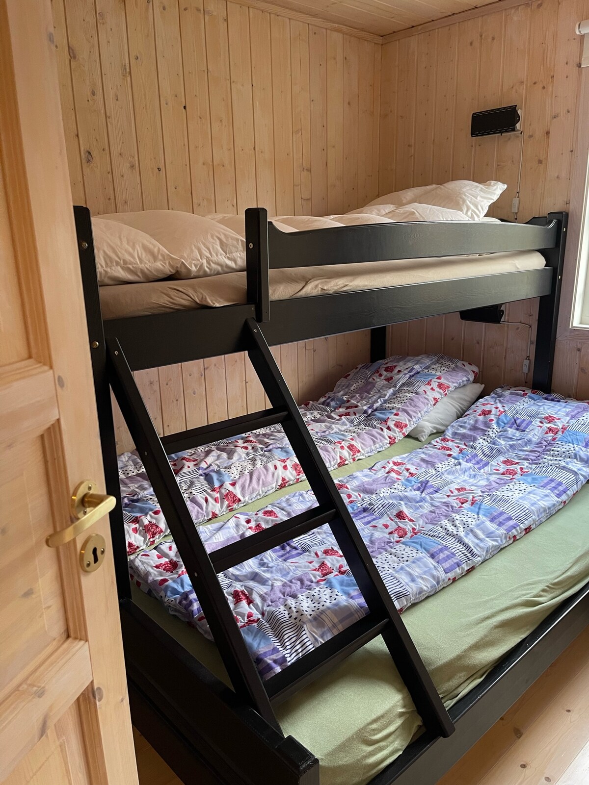 家庭床，共3个睡觉的地方 