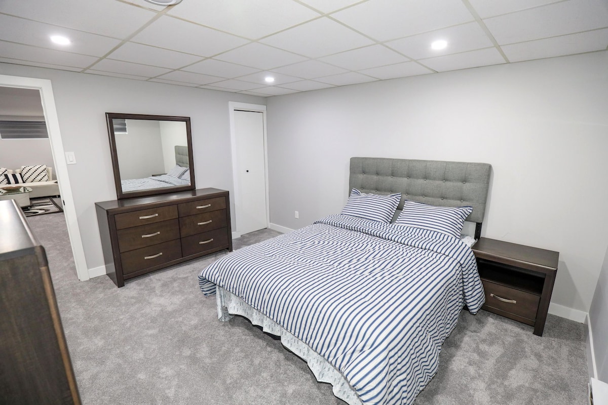 ห้องนอนชั้นใต้ดิน 1 - เตียงควีนไซส์ 