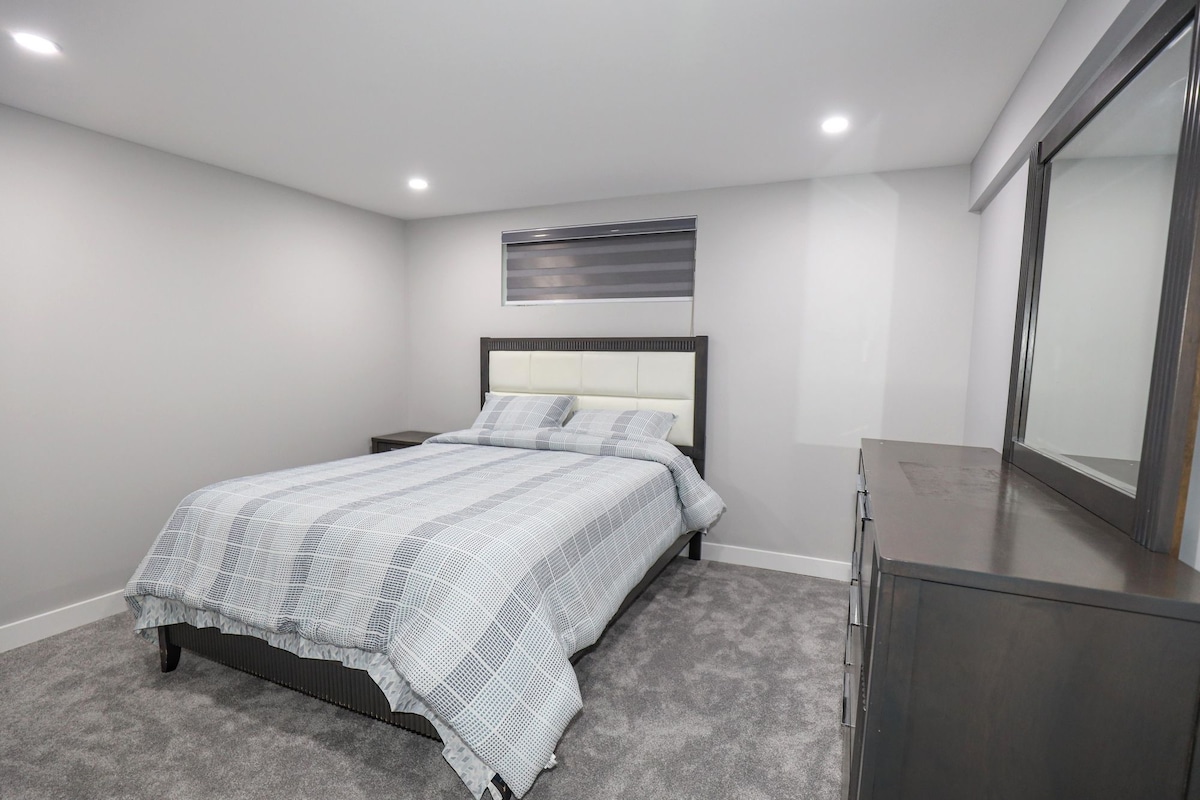 ห้องนอนชั้นใต้ดิน 2 - เตียงควีนไซส์ 