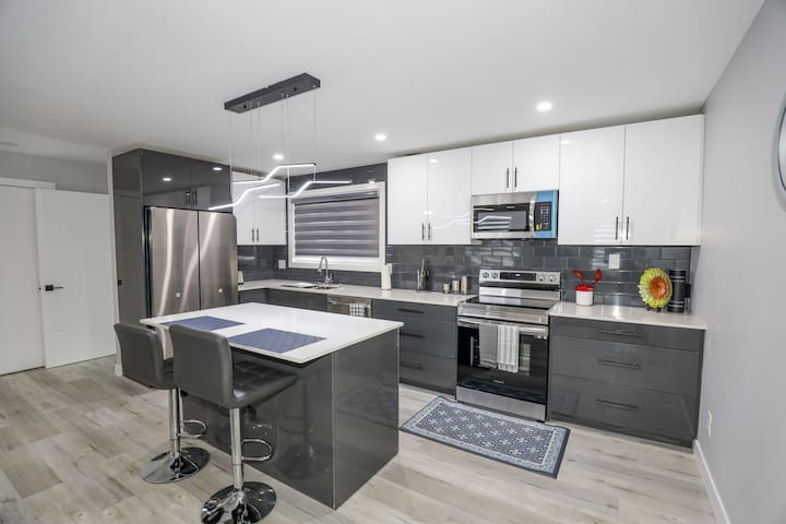 Very Spacious, centrally located, 5 BR to enjoy