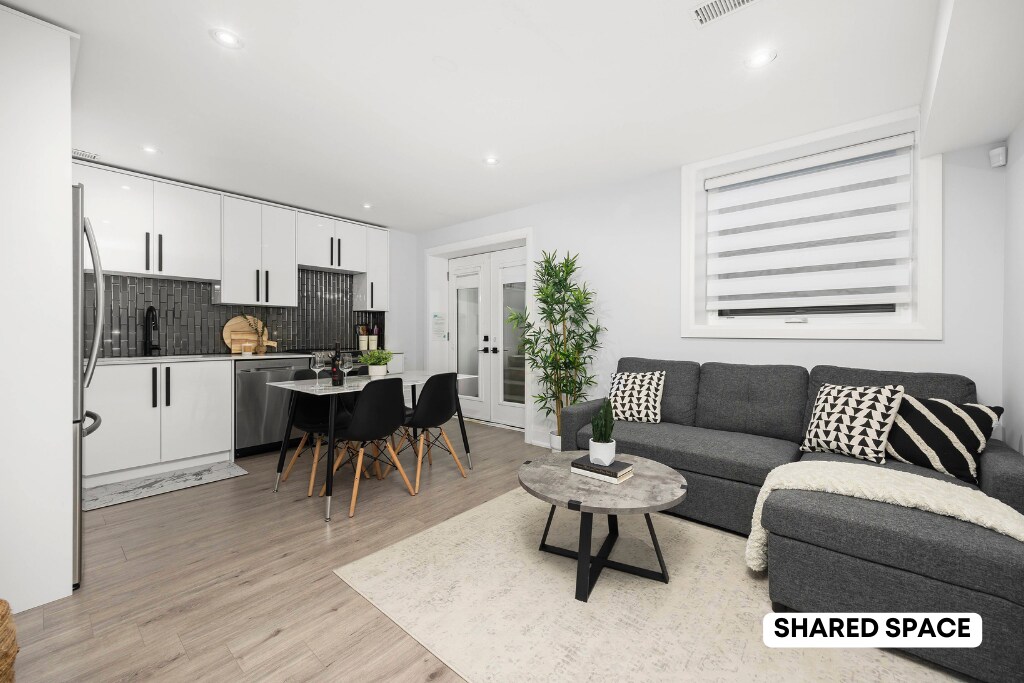 אנא היו מודעים למרחב המשותף כדי שנוכל לשמור על סביבה מזמינה ונעימה לכולם. נעשה כמיטב יכולתנו להודיע לכם כשאורח אחר שוהה בנכס, כדי שלא יהיו הפתעות!