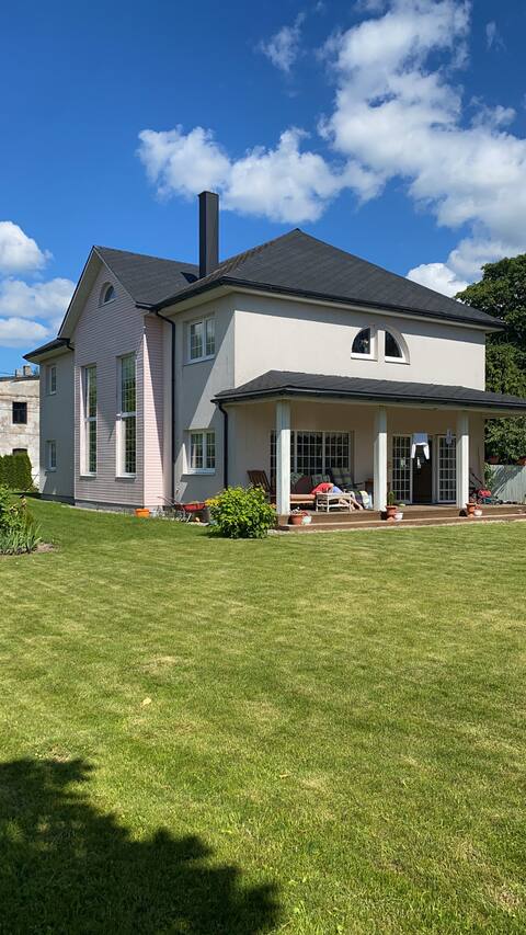 3- bedroom Villa, walking distance from the beach.
