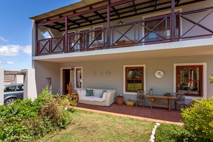 Rustic, spacious family home with pool gallery image 2