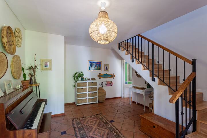 Rustic, spacious family home with pool gallery image 4