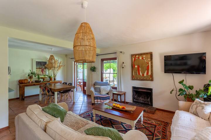 Rustic, spacious family home with pool gallery image 5