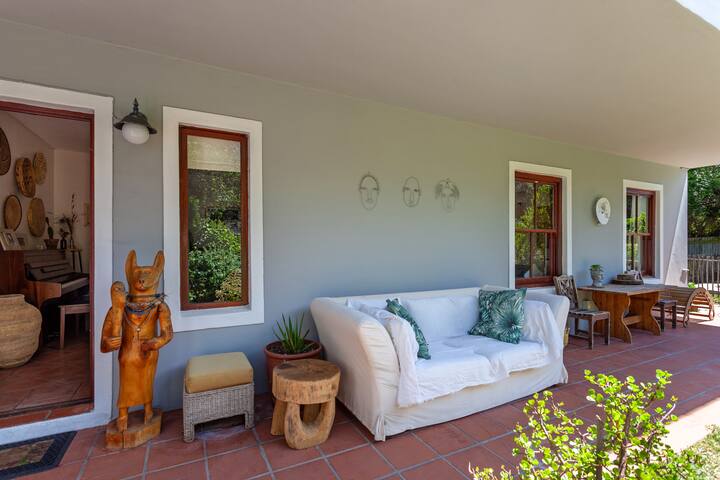 Rustic, spacious family home with pool gallery image 3