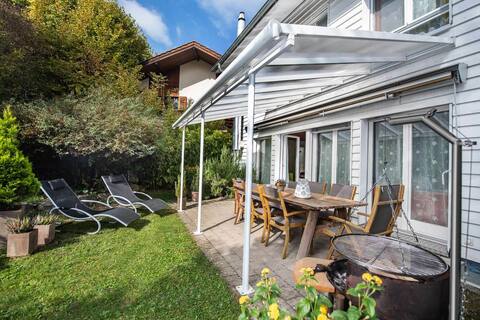Selah, large house with garden