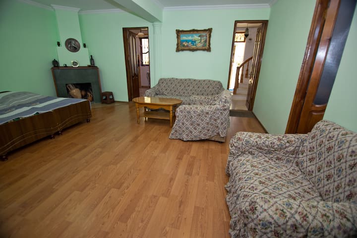 მისაღები ოთახი 1