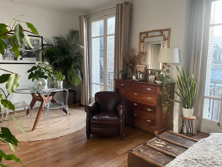 Grand studio Avenue Foch Paris 16e Appartements à louer à Paris, Île