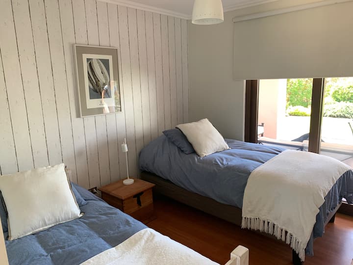 Spálňa 4 s východom z terasy.