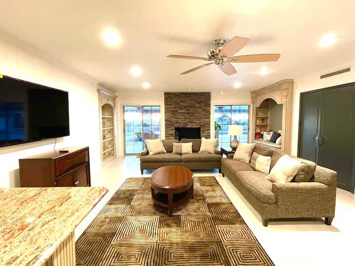 Huge Home W/mountain View/pool/big Families/groups - Sunset Heights, TX