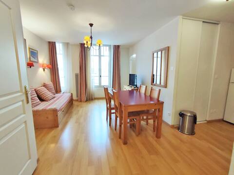Top Airbnb: Escape - WiFi - Elevator - Ski locker à Bagnères De Luchon
