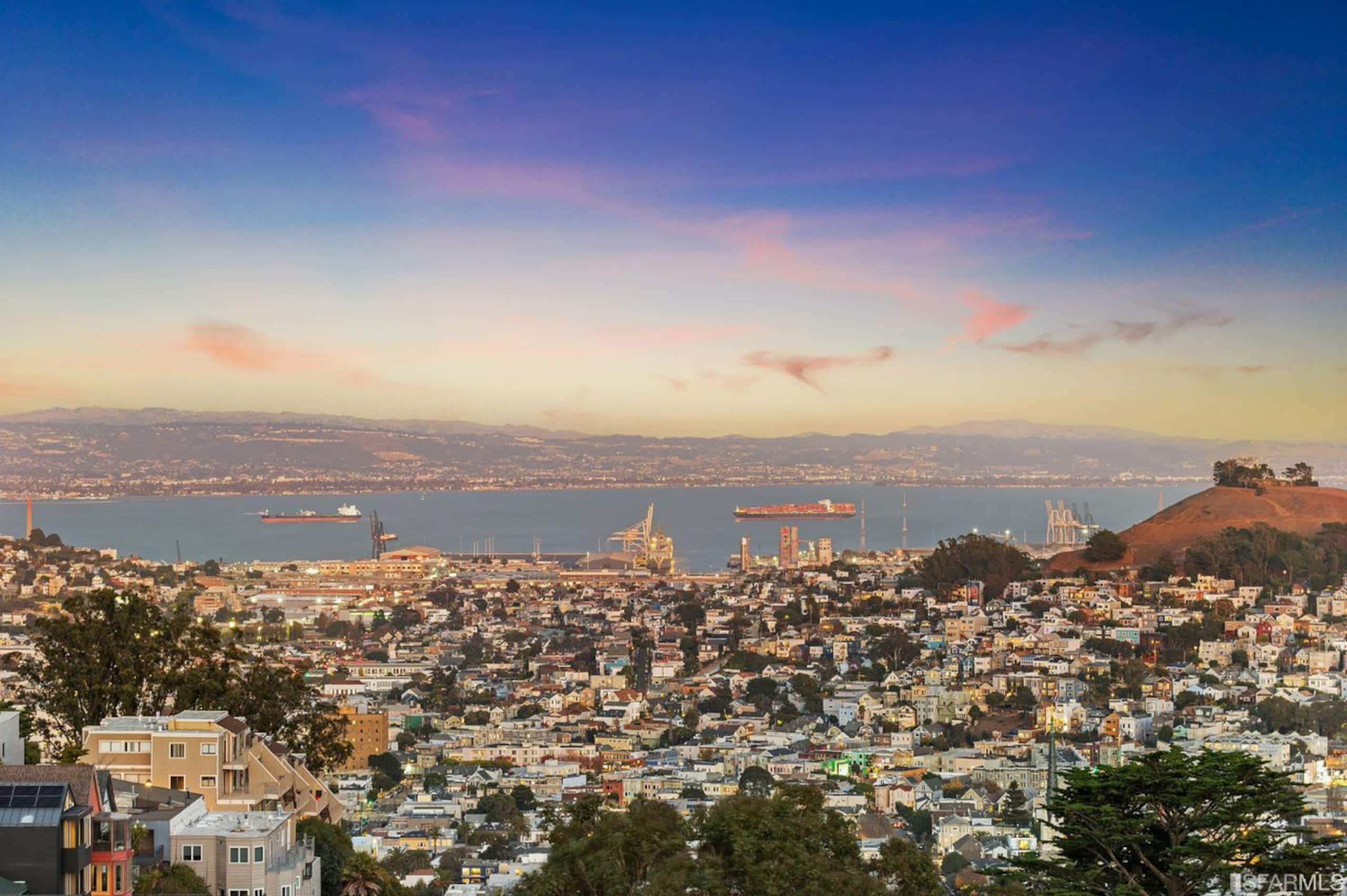 Home in San Francisco · ★4.86 · 2 bedrooms · 3 beds · 1 bath - Image 2