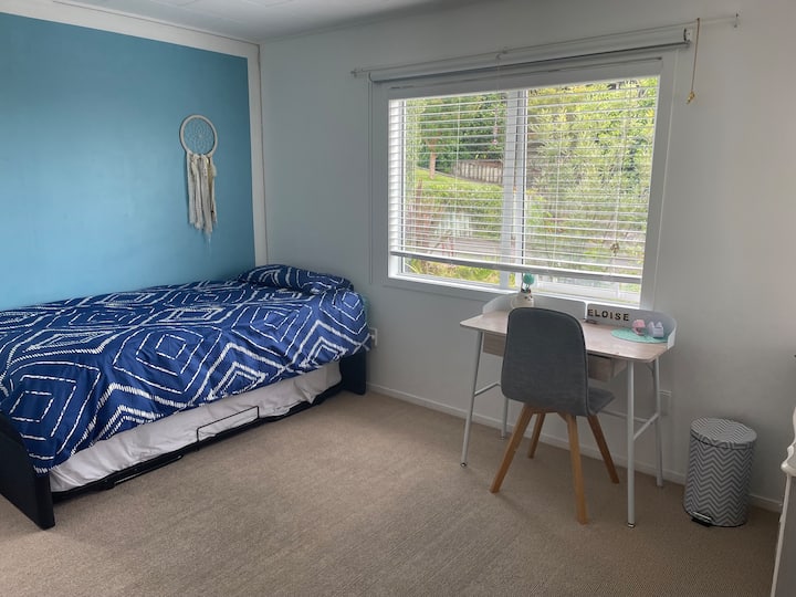 Krevat dopio "king" me krevat tek. 