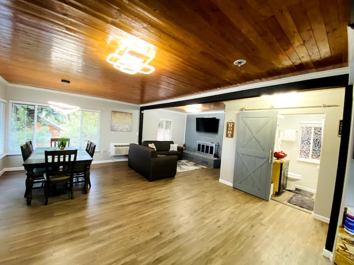 Cozy Lake View Experience Houses for Rent in Klamath Falls, Oregon