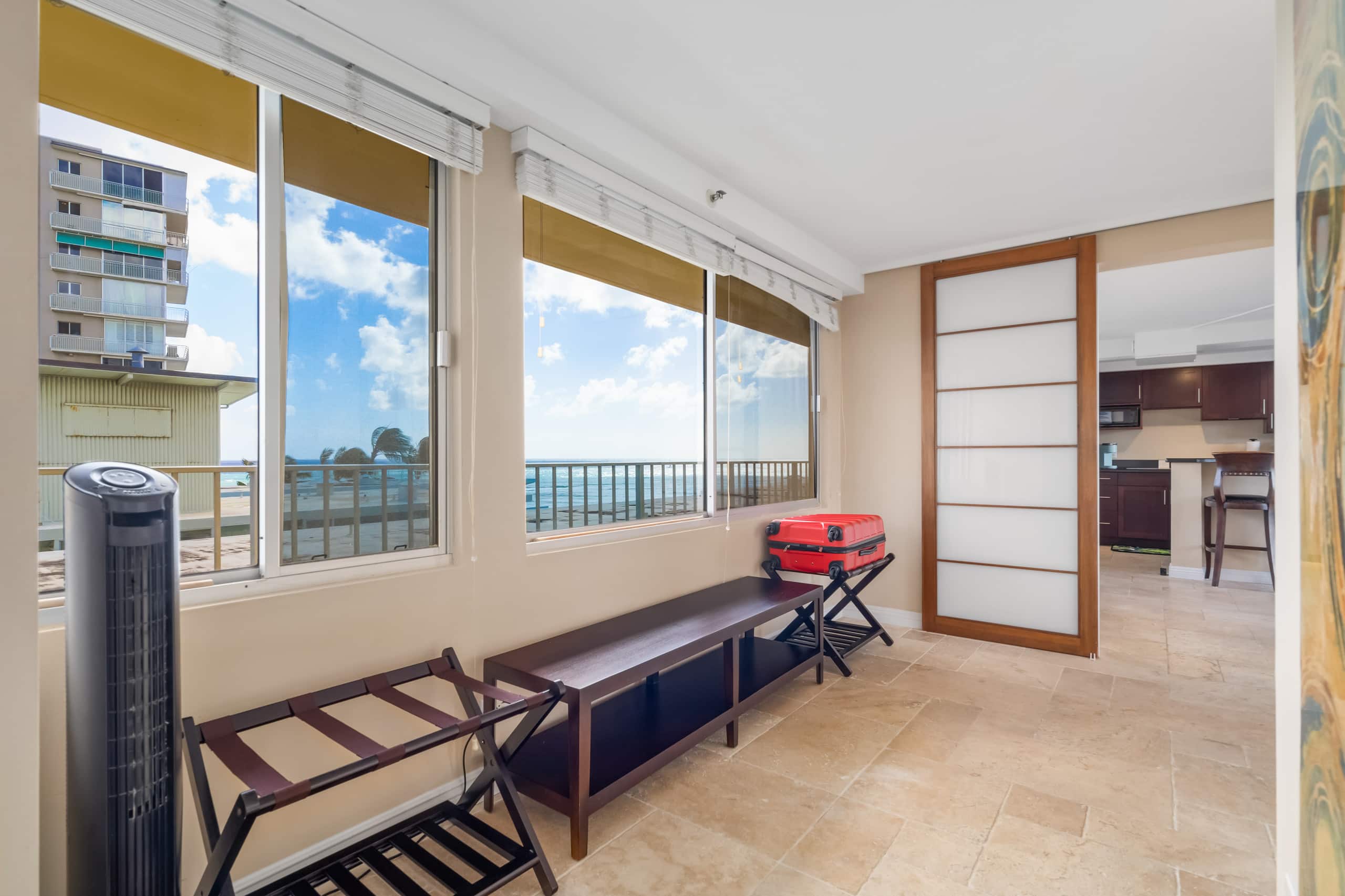 DHBH 803 1 Bedroom with Great Views, Kitchen & Den - Image 7