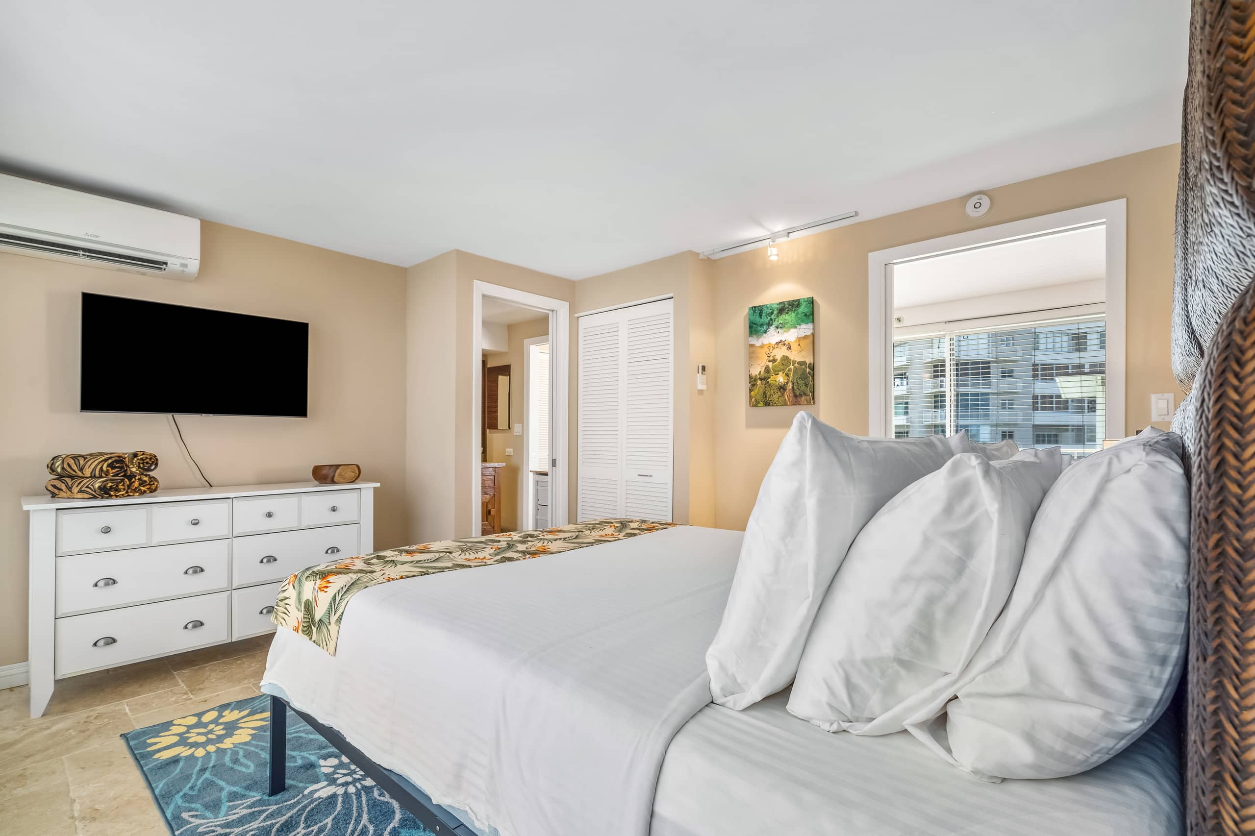 DHBH 803 1 Bedroom with Great Views, Kitchen & Den - Image 24