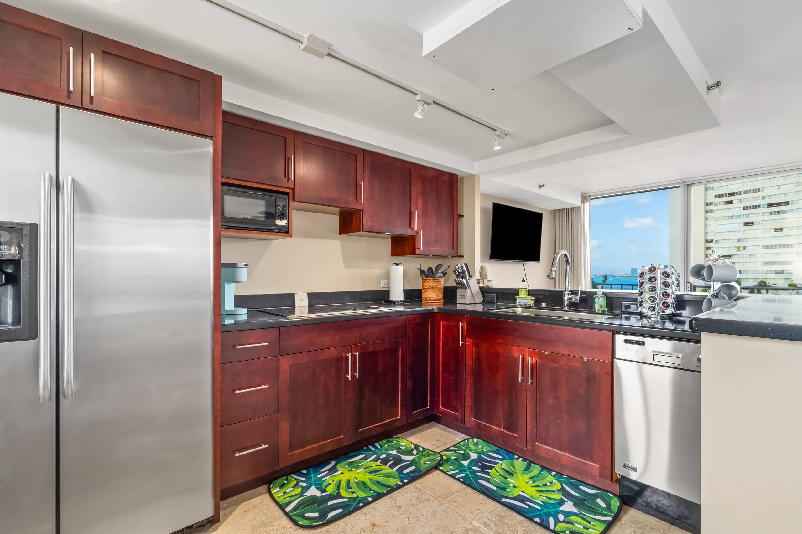 DHBH 803 1 Bedroom with Great Views, Kitchen & Den - Image 10