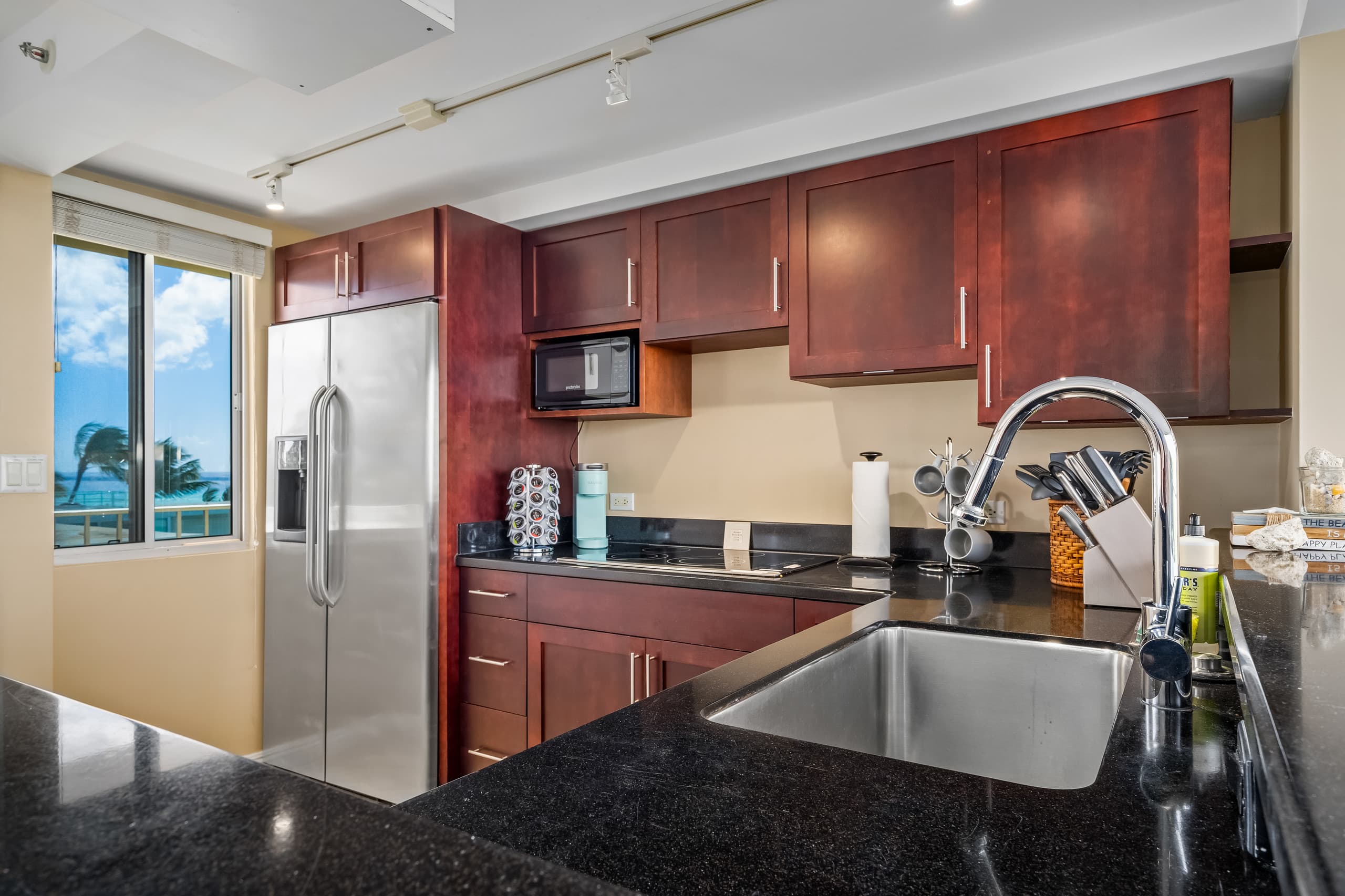 DHBH 803 1 Bedroom with Great Views, Kitchen & Den - Image 12