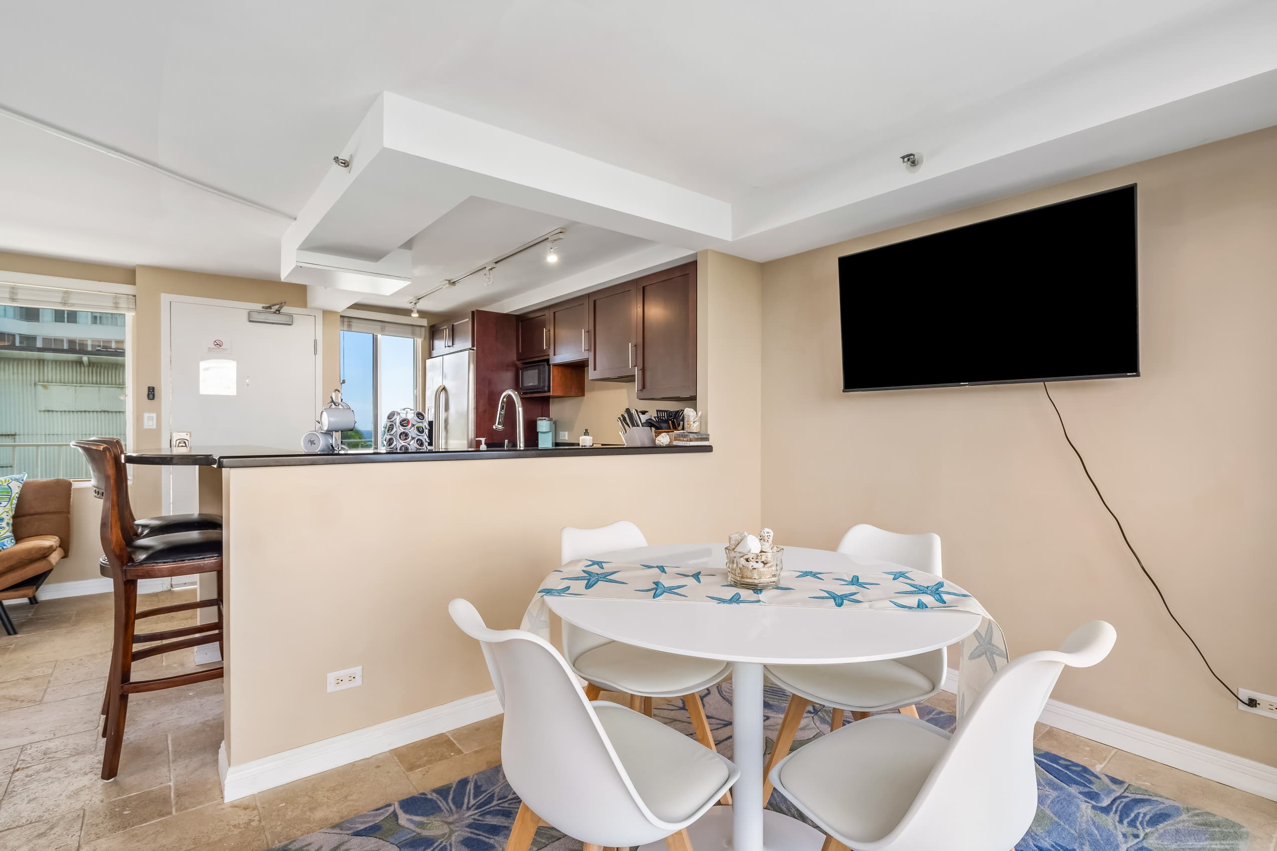 DHBH 803 1 Bedroom with Great Views, Kitchen & Den - Image 22