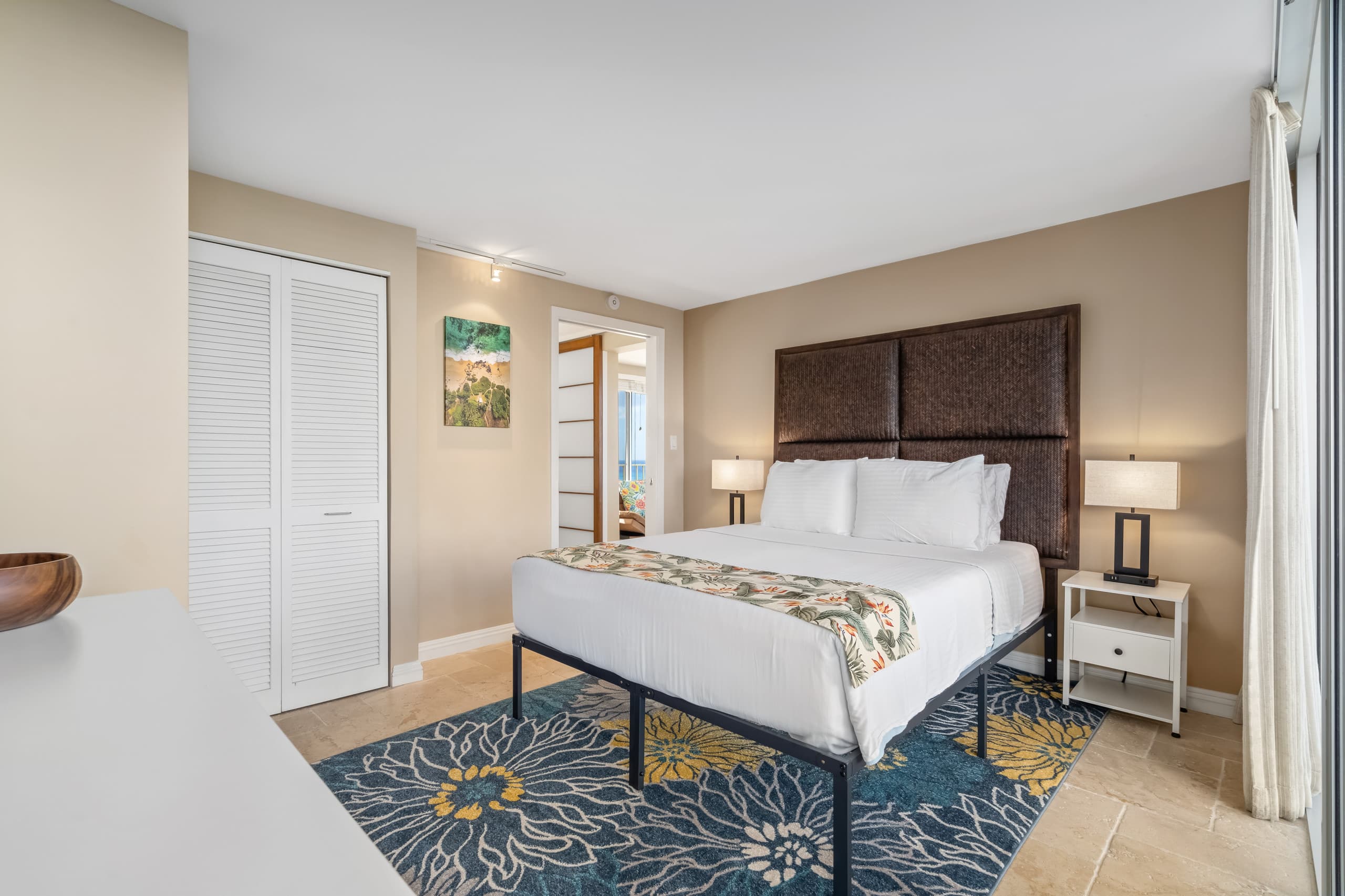 DHBH 803 1 Bedroom with Great Views, Kitchen & Den - Image 23
