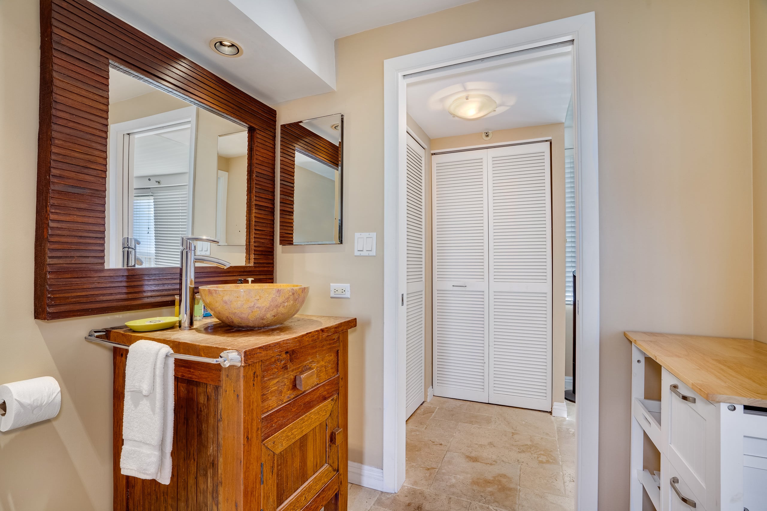 DHBH 803 1 Bedroom with Great Views, Kitchen & Den - Image 28