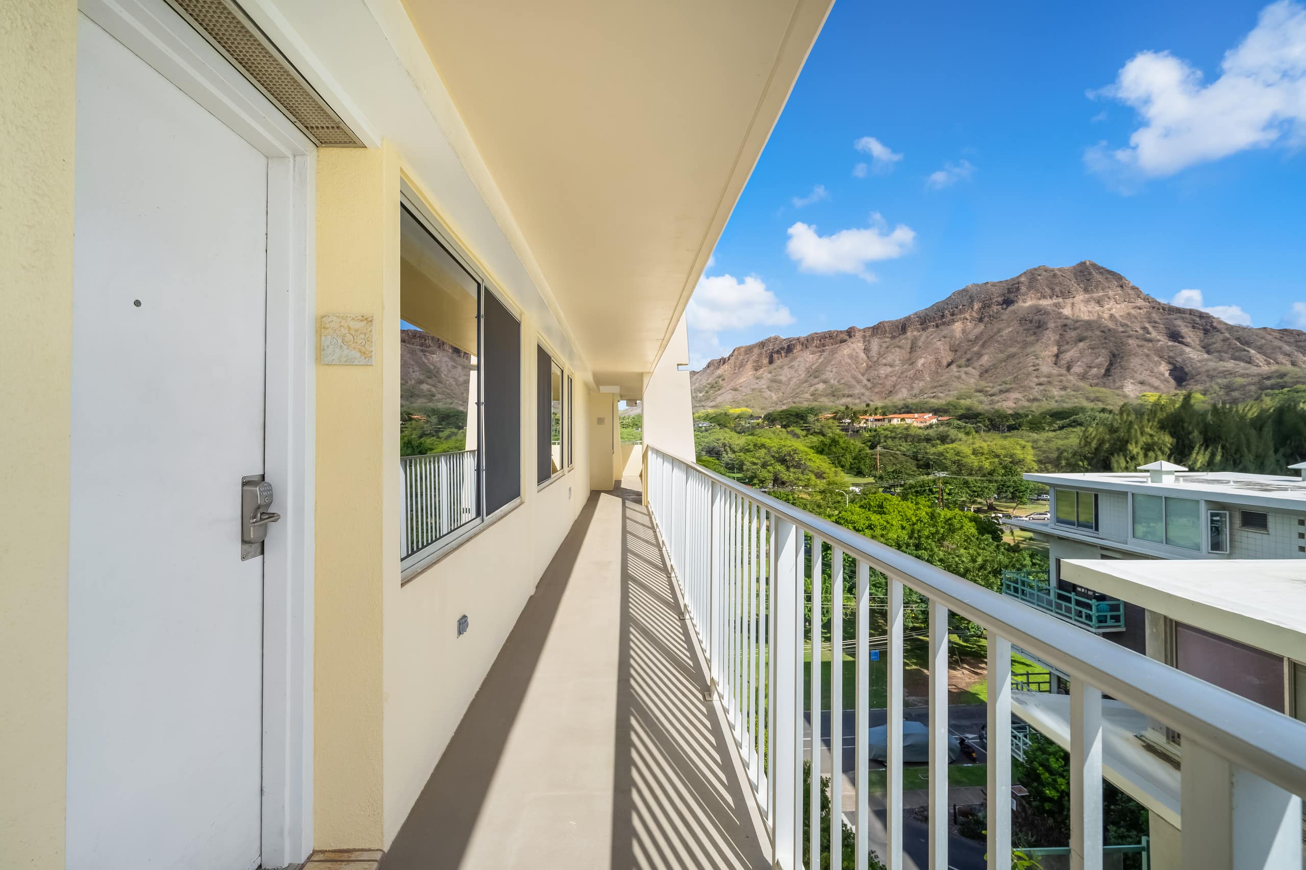DHBH 803 1 Bedroom with Great Views, Kitchen & Den - Image 45