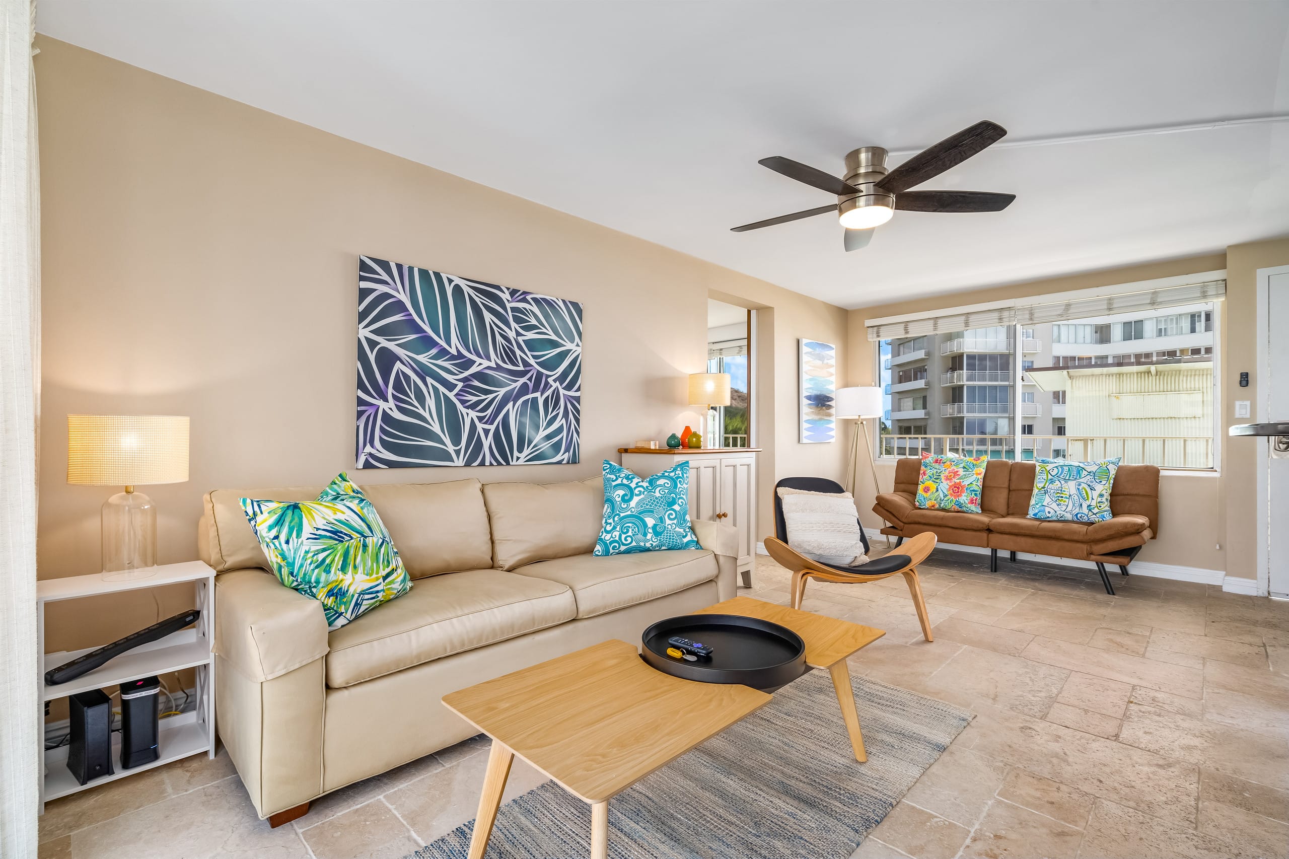 DHBH 803 1 Bedroom with Great Views, Kitchen & Den - Image 3