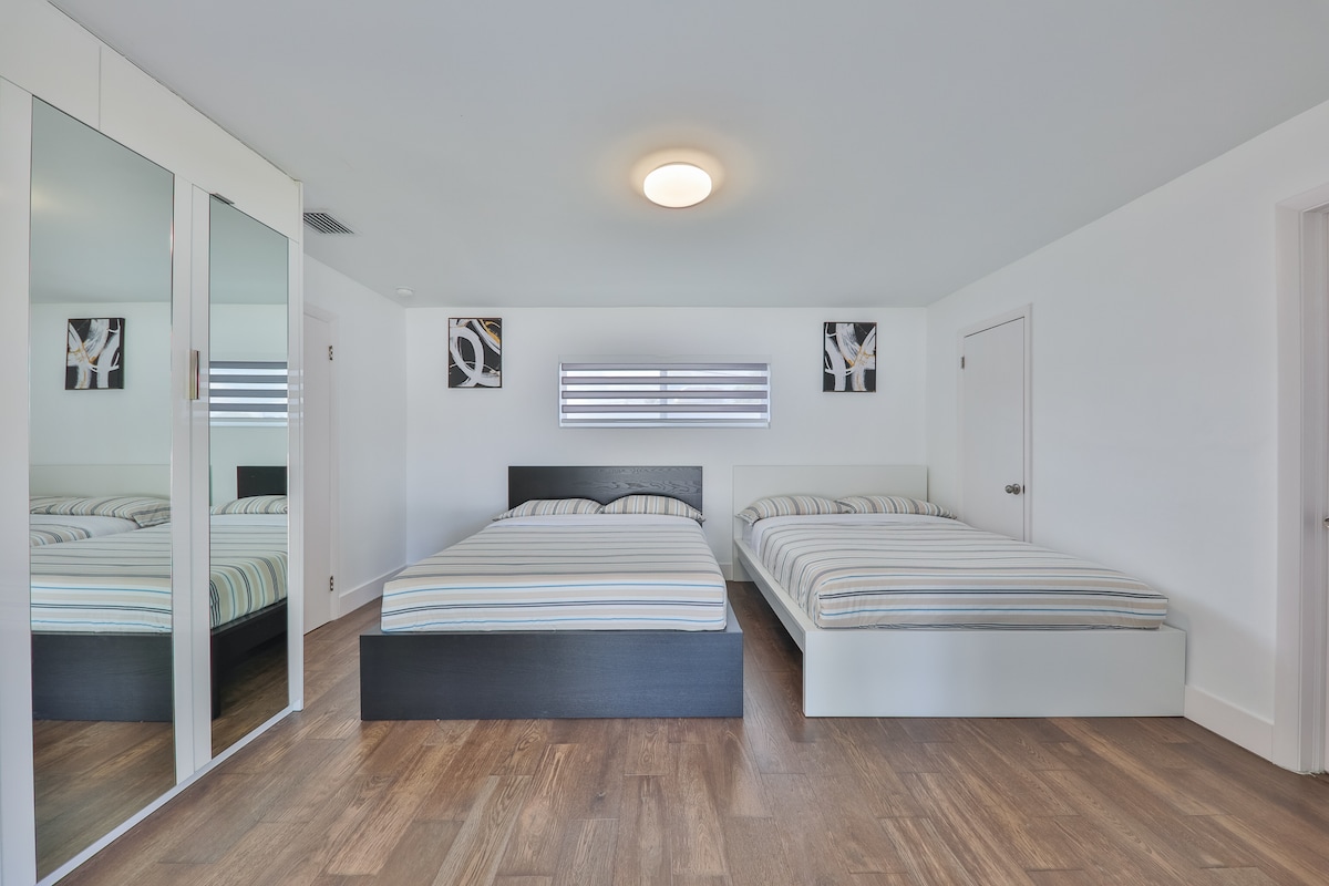 สัมผัสความหรูหราของการนอนหลับพักผ่อนในห้องนอน Airbnb ที่น่าอยู่ของเรา