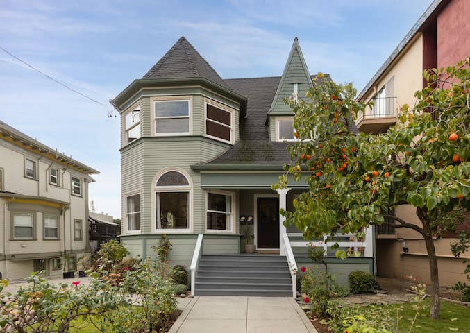 Gather w/ Friends&Family in 5BR Getaway Villa! gallery image 5