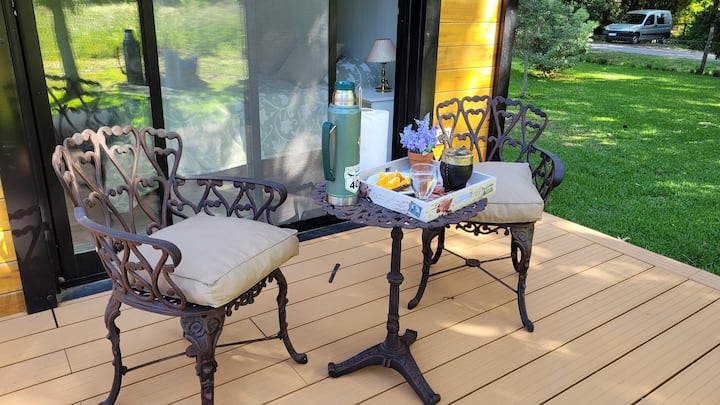 ליהנות מארוחת בוקר בחוץ עם צליל של טבע ✨