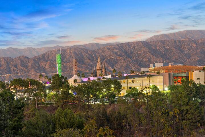 Private Gated Retreat-Hollywood Hills/Universal gallery image 4