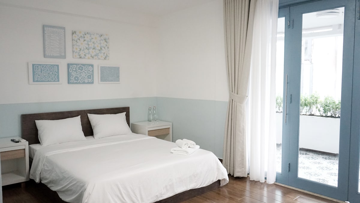 Dormitorio de 1 habitación 201 con balcón
cama tamaño queen.