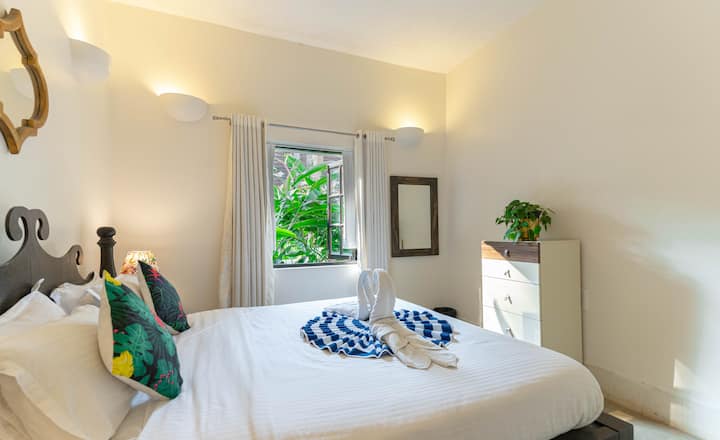 Bedroom 1 image 2