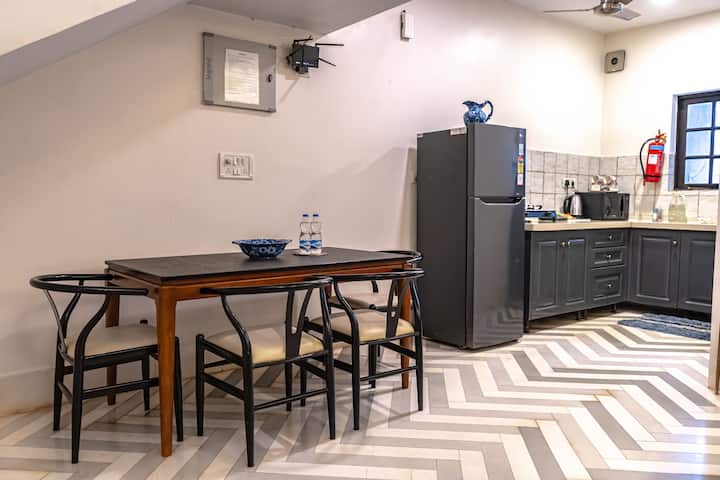 Dining area image 1