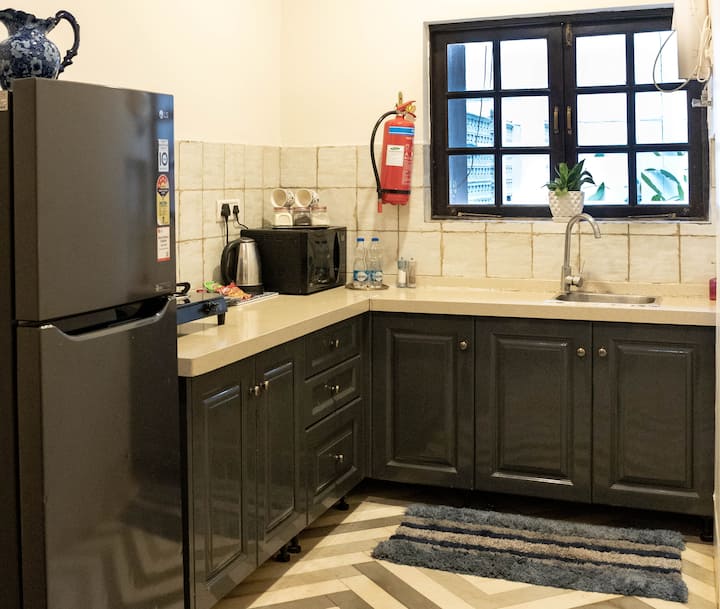 Full kitchen image 1