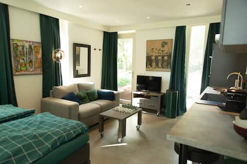 Studio Stache: quiet residential area,